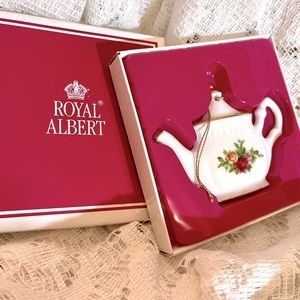 Royal Albert Royal Doulton Old Country Rose Teapot Ornament